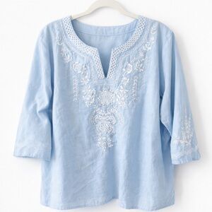 Light blue embroidered boho blouse by Alfred Dunner 🤍